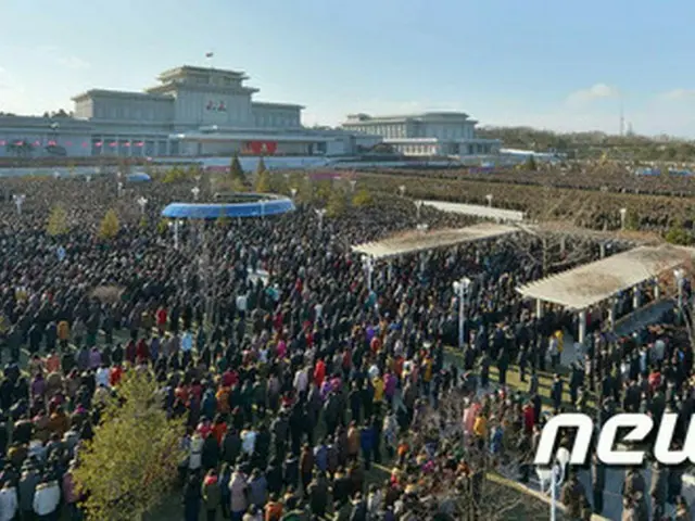 北朝鮮住民が金正日総書記の追悼放送を視聴することができるよう追悼期間の3日間、1日に何時間かずつ電気を供給し、18日からは再び電気の供給は止まっているという。（提供:news1）