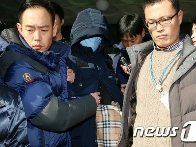 韓国検察は、国土交通部が“ナッツ・リターン”騒動を調査する際に関連内容を大韓航空側に知らせていた容疑で、国土部のキム調査官（54）を拘束した。（提供:news1）