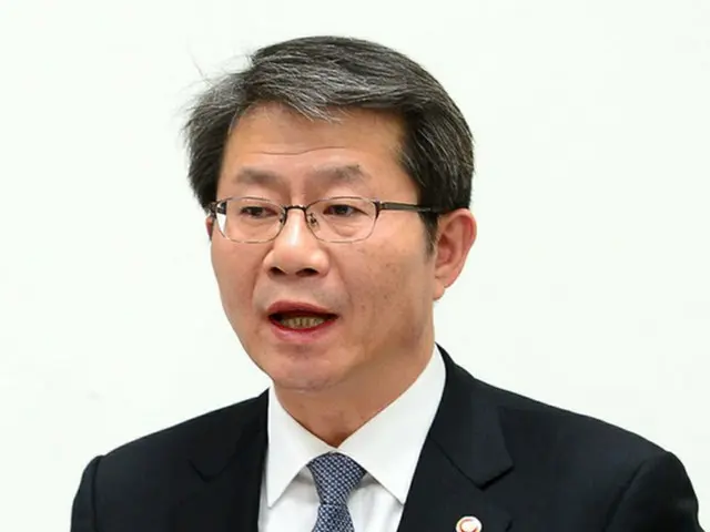 韓国統一部リュ・ギルチェ長官（写真）は記者会見を開き、統一部長官と統一準備委員会副委員長が参加する南北会談の開催を北朝鮮側に公式提案したことを明かした。（提供:news1)