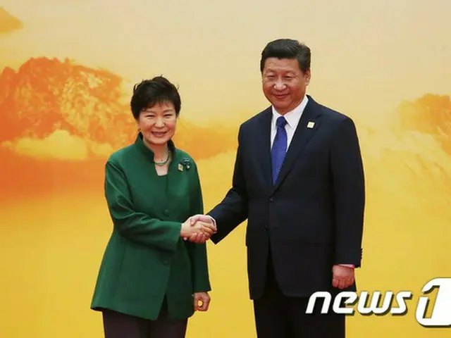 韓国と中国が5日午後、ソウル市内にある外交部庁舎で第2次韓中外交安保対話を開催する。（画像は2014年11月11日、APEC首脳会談での様子）