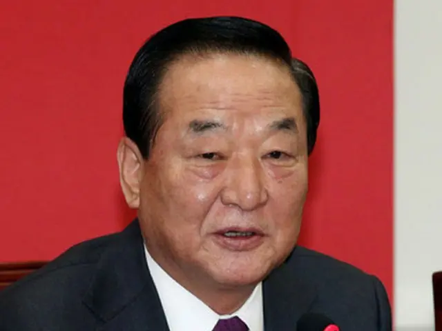 徐清源（ソ・チョンウォン）セヌリ党最高委員が15日、安倍晋三首相を訪問し、朴槿恵（パク・クネ）大統領が送ったメッセージを伝達すると伝えられた。（提供:news1）