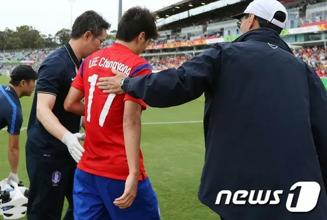 すねの負傷で早期帰国した韓国サッカー代表のイ・チョンヨン（ボルトン）が手術という最悪の状況は避けた。（提供:news1）