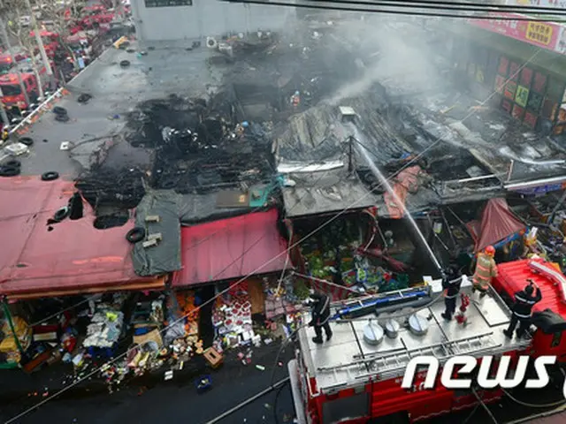 15日午後3時20分ごろ、韓国・ソウル市江南（カンナム）区の道谷（トゴク）市場内1階で火災が発生した。（提供:news1）