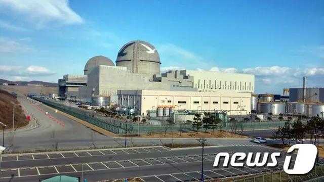 19日午後2時10分頃、韓国・釜山市にある新古里原発1号機の補助建物で整備作業をしていた協力会社の61歳と46歳の社員が、2m下の床に落ちた。（写真は新古里原発3号機 / 提供:news1）