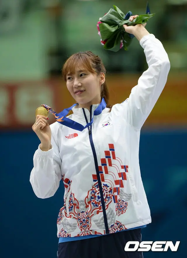 韓国のフェンシング女子フルーレの看板スターチョン・ヒスク（31、ソウル市庁）がW杯大会で銀メダルを獲得した。（提供:OSEN）
