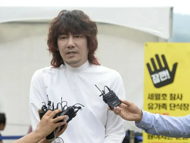 機内での喫煙により摘発され、略式起訴された韓国歌手キム・ジャンフン（49）が、SNSを通して謝罪した。