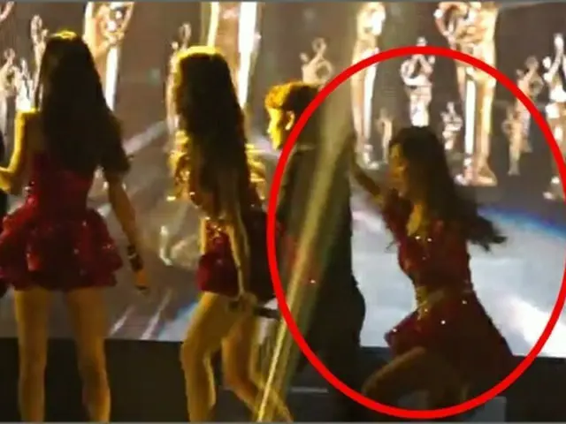 韓国ガールズグループ「少女時代」のテヨンが舞台から転落する事故が発生し、ファンの間には衝撃が広がった。（提供:news1）