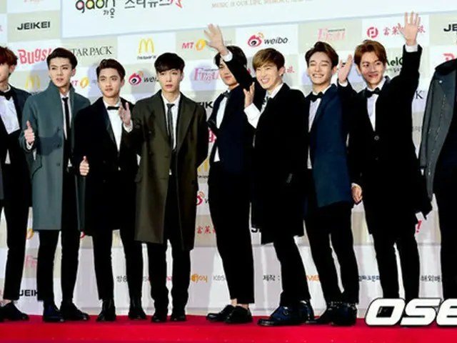 人気アイドルグループ「EXO」が、「第4回GAONチャートK-POPアワード」でアルバム部門ことしの歌手賞を受賞した。（提供:OSEN）