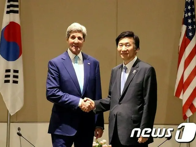 米韓外交長官が去る7日(現地時間)、北朝鮮の核対応協力案と朴大統領の年内の訪米計画を論議した。外交部が8日、明らかにした。