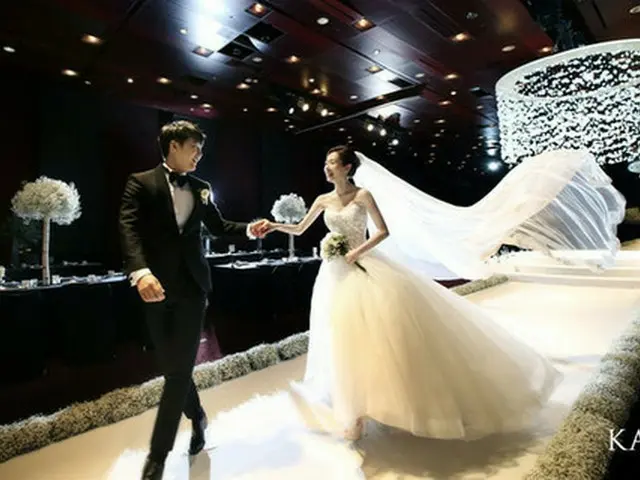 韓国俳優ユン・サンヒョンと歌手兼作詞家のMaybee（本名:キム・ウンジ）が永遠の愛を誓った。（提供:OSEN）