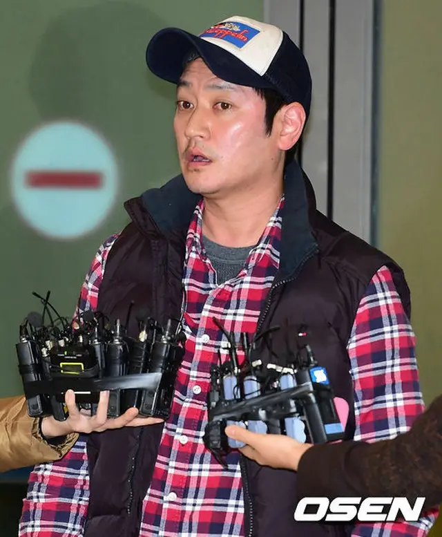 韓国歌手ボビー・キム（42）が航空保安法および強制わいせつ容疑で調査を受け、被害乗務員に謝罪したいという意向を伝えた。