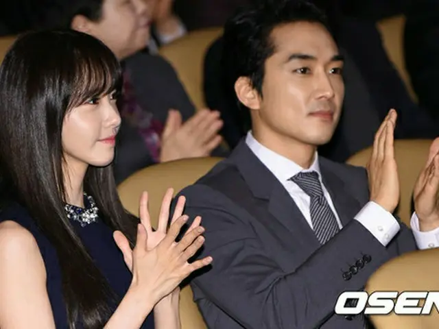 韓国俳優ソン・スンホン（38）とガールズグループ「少女時代」ユナ（24）が模範納税者として大統領表彰を受賞した。