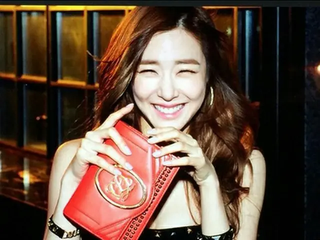 韓国ガールズグループ「少女時代」ティファニー（25）が愛らしい笑顔を公開した。（提供:OSEN）