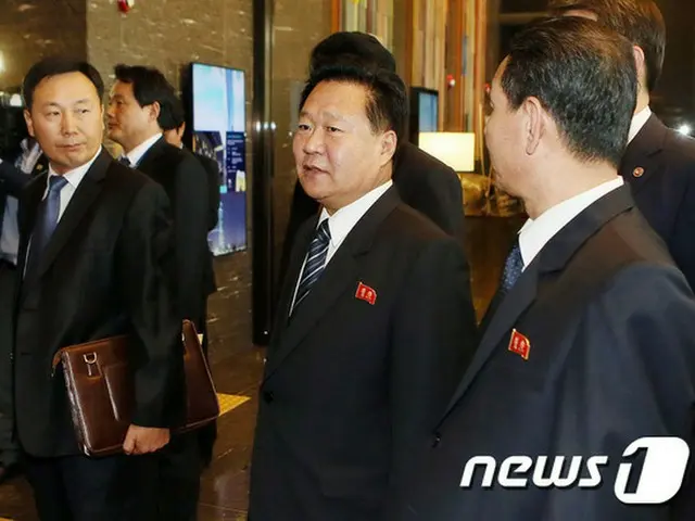 北朝鮮の金正恩（キム・ジョンウン）第1書記の最側近である崔竜海（チェ・リョンヘ）書記が政治局常務委員から一段階降格したことが9日、確認された。（提供:news1）