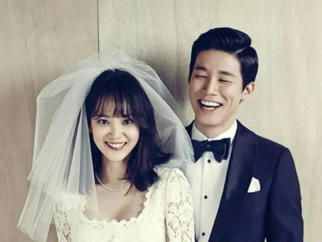 結婚を控えた韓国俳優キム・ムヨルと女優ユン・スンアカップルのウェディング画報が10日、公開された。（提供:OSEN）