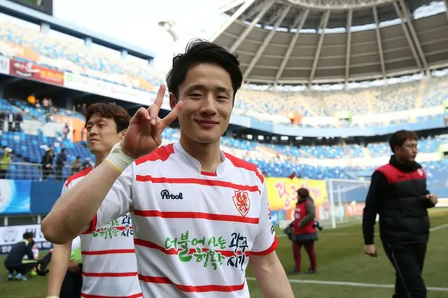見事なシザーズキックを成功させたキム・ホナム（25、光州FC）が韓国プロサッカー連盟が選定するウィークリーベストMVPに選ばれた。（提供:news1）