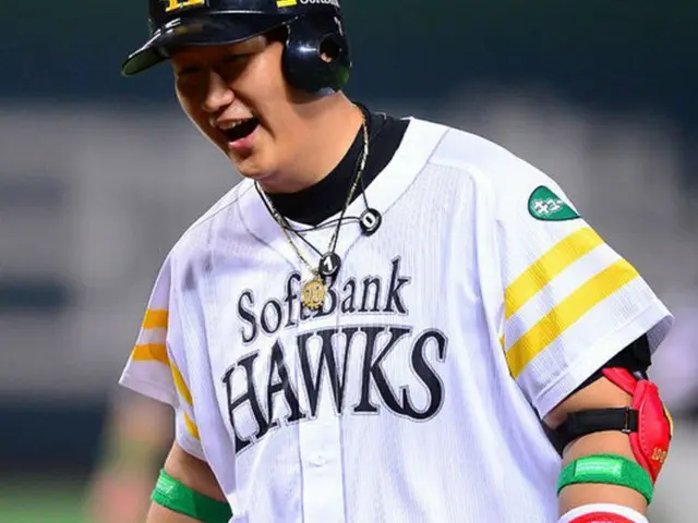日本プロ野球ソフトバンクの“ビッグボーイ”ことイ・デホ（李大浩）が開幕を前に腰痛を訴えた。