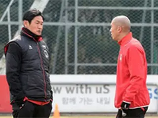 FCソウルのチェ・ヨンス監督、チャ・ドゥリの代表引退をお祝い