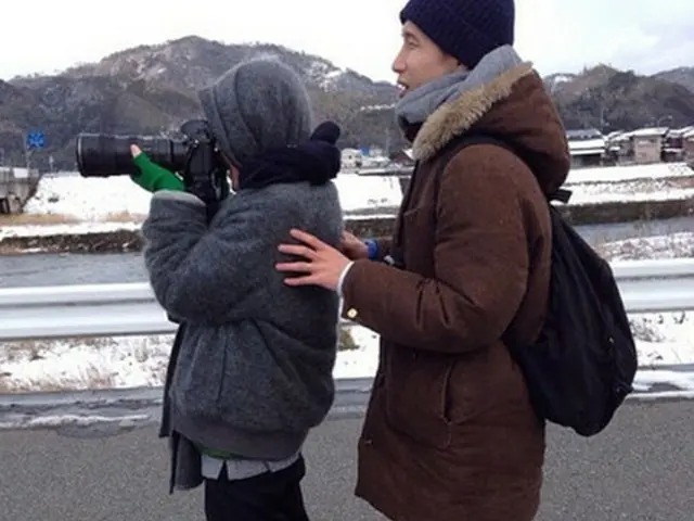 韓国俳優ポン・テギュ（33）と写真作家ハシシ・パク（本名:パク・ウォンジ）カップルが変わらぬ愛情を表現し、話題を呼んでいる。（提供:OSEN）