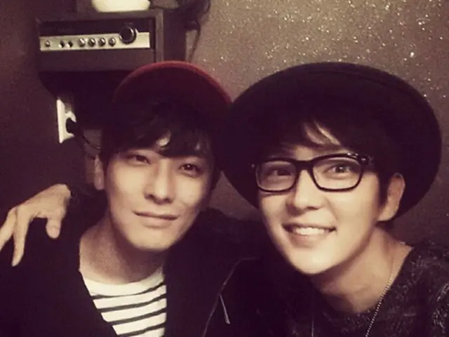 韓国俳優イ・ジュンギ（32、右）とチュ・ジフン（32）が“仲良し”をアピールした。（提供:OSEN）