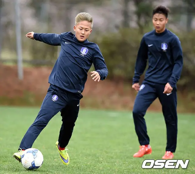 “韓国のメッシ”イ・スンウ、U-18代表チーム初練習で存在感見せる。