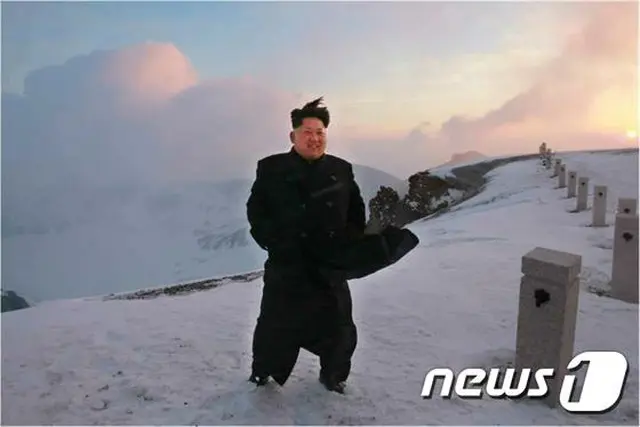 北朝鮮の金正恩（キム・ジョンウン）第1書記が連日、白頭山（ペクトゥサン）一帯で公開活動をおこない、その背景が注目されている。