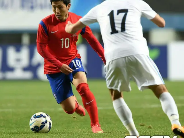 韓国のサッカー選手ナム・テヒ（レフウィヤ）が1ゴール1アシストでレフウィヤ（カタール）をグループリーグ1位にあげた。（提供:OSEN）