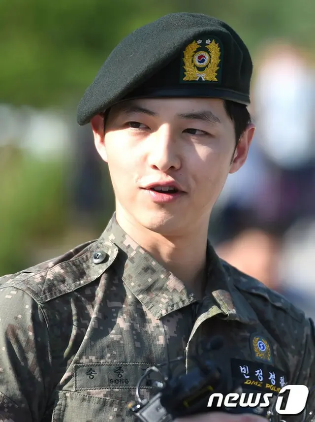 韓国俳優ソン・ジュンギ（29）が26日午前、江原道（カンウォンド）・コソンに位置する第2師団捜索大隊で進行された式で除隊を迎えた。