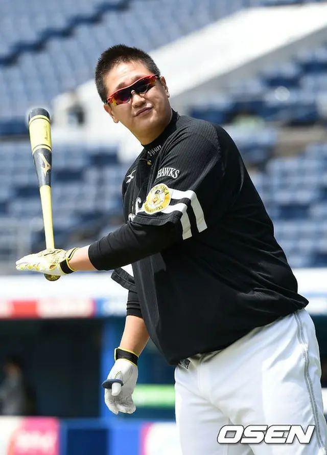 日本プロ野球ソフトバンクのイ・デホ（李大浩、32）が腰の痛みを乗り越え、交流戦開始から出撃の意思を見せている。（提供:OSEN）