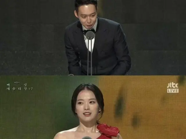 韓国男性グループ「JYJ」メンバーで俳優のユチョンと女優チョン・ウヒが「第51回百想芸術大賞」で映画部門の新人賞を受賞した。（提供:OSEN）