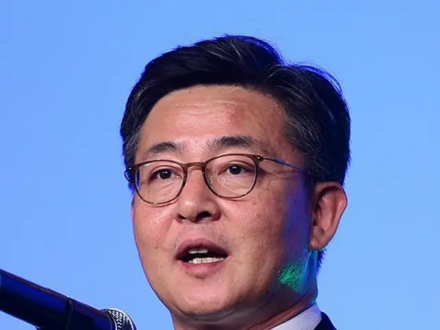 ホン・ヨンピョ韓国統一部長官は29日、「平和統一は“漢江の奇跡”（経済成長の達成例の一つ）に続く、再度の奇跡となる」と述べた。