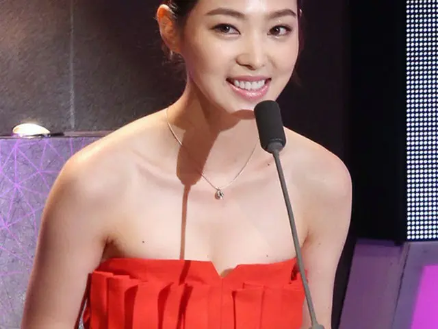 美人ビリヤード選手として韓国で絶大な人気を誇るチャ・ユラム（27）がイ・ジソン作家（40）との結婚を発表した。