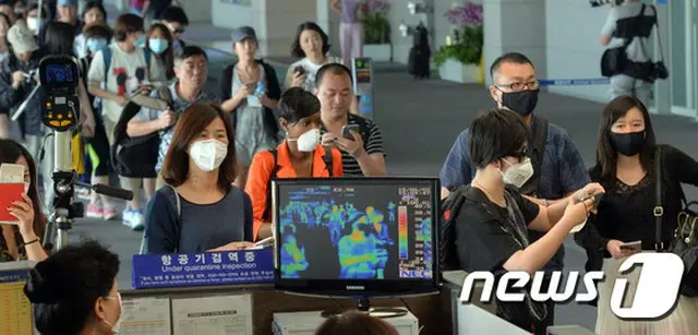 香港が韓国内の中東呼吸器症候群（MERS＝マーズ）感染が拡散する中で、韓国医療業界との交流中断を決定した。香港経済日報などが伝えた。
