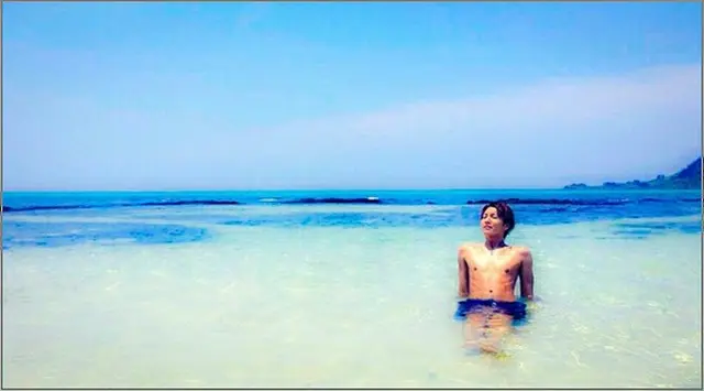 俳優ノ・ミヌが、水着姿の写真を公開して男性美をアピールした。（提供:OSEN）