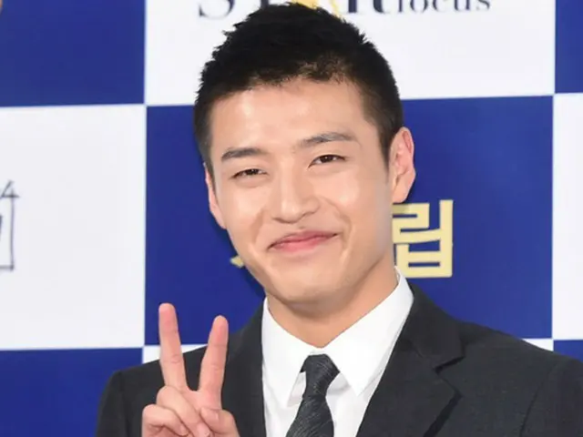韓国俳優カン・ハヌルが、現所属事務所セムカンパニーと再契約を結んだ。
