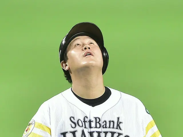 日本プロ野球・ソフトバンクのイ・デホ（李大浩）が誤審により水の泡となったホームランに悔しさを表した。