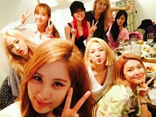 韓国ガールズグループ「少女時代」のメンバーが末っ子ソヒョン（24）の誕生日を祝うため、一堂に会した。（提供:OSEN)