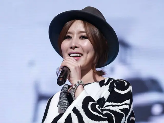 韓国歌手チェ・リナ（37）が、韓国プロ野球・KTウィズ所属の恋人パク・ヨングン（31）の負傷について言及し、「献身的に看病している」と明かした。
