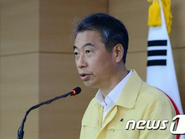 韓国の行政自治部は、研修中の地方公務員を乗せたバスが中国で墜落事故を起こしたことを受け、遺族と現地で初の会議を開くと3日、明らかにした。
