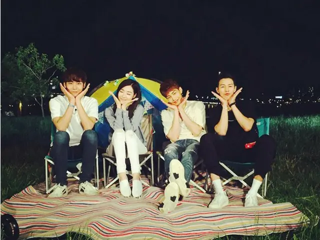韓国ガールズグループ「少女時代」ティファニーがMnet「heart_a_tag」でモデル3人と一緒にキャンプへ行った。（提供:OSEN）