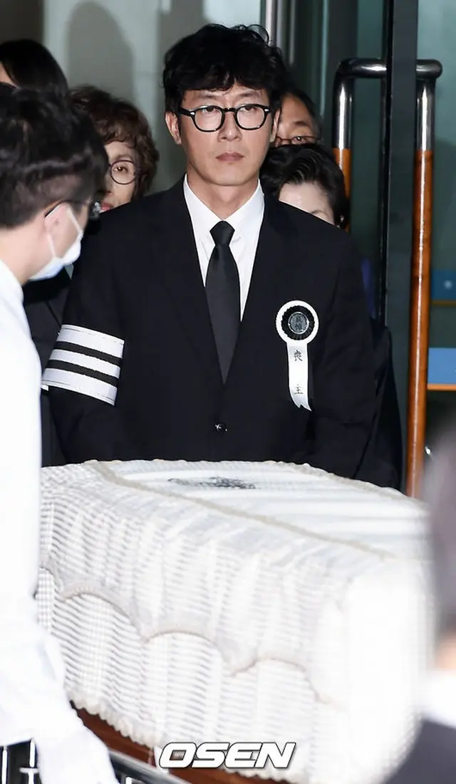 韓国俳優俳優キム・ジュヒョク（42）の実母が死去し、きょう（6日）出棺となる。