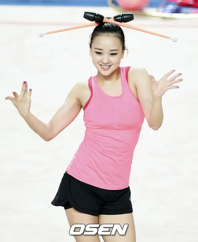韓国“新体操の妖精”ソン・ヨンジェ（21、延世大）が10日午後、「2015光州ユニバーシアード夏季大会」の実践練習を公開した。