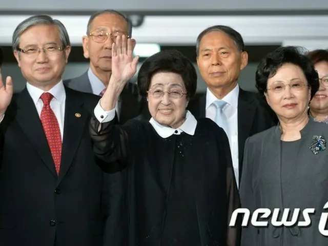 故金大中（キム・デジュン）元大統領夫人である李姫鎬（イ・ヒホ）氏は、5日から3泊4日で訪朝し、初日の今日は平壌産院やオクリュ児童病院を訪問した。（提供:news1）