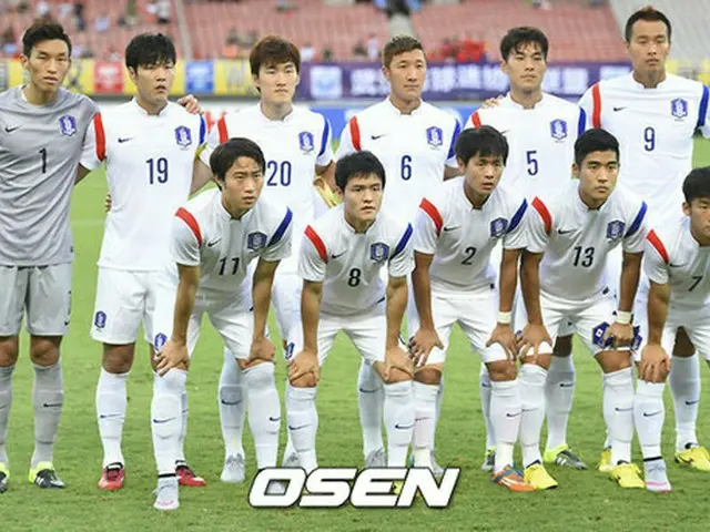 韓国のFIFA（国際サッカー連盟）ランキングが、先月から2ポイント下げ54位になったものの、日本が先月の50位から大きく転落して56位となったため、韓国はアジア2位の座を奪還した。（提供:OSEN）