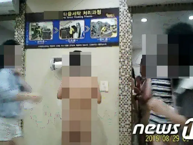 最近、インターネット上で韓国の有名ウォーターパークの女子シャワー室を撮影した映像が流出し、物議を醸している。（提供:news1）