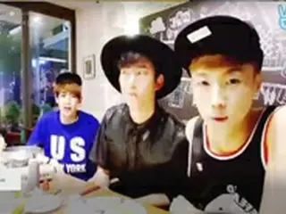 「2PM」テギョン、ウヨン、ニックンがファンのためにパンケーキ作る