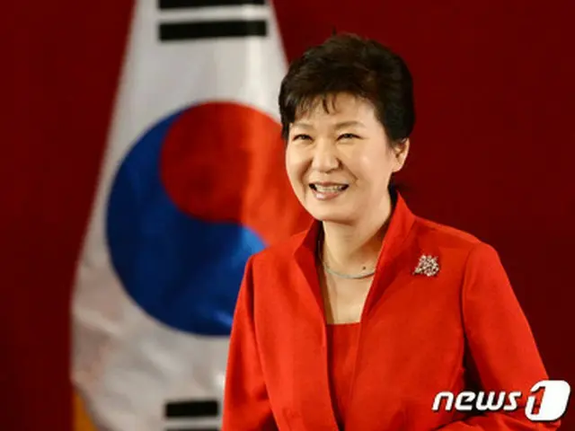9月3日に中国70周年戦勝節行事に出席する韓国の朴槿恵大統領に対し、「事大主義で亡くなった閔妃（明成皇后）だ」といった内容で表現した日本の産経新聞に対して31日、韓国与野党が一斉に糾弾した。（提供:news1）