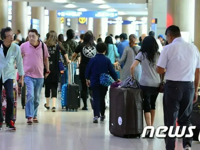 韓国において、中東呼吸器症候群（MERS/マーズ）の余波で外国人観光客が激減し、7月の旅行収支が7年ぶりに最大の赤字を記録した。