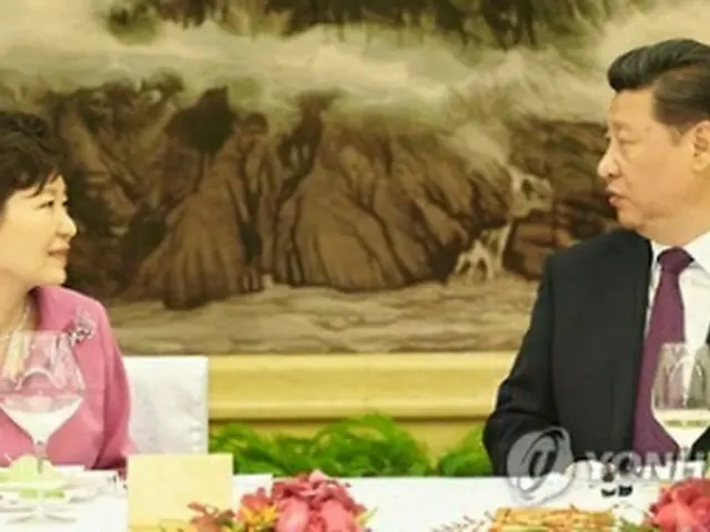 朴大統領(左)と習主席=(聯合ニュース)