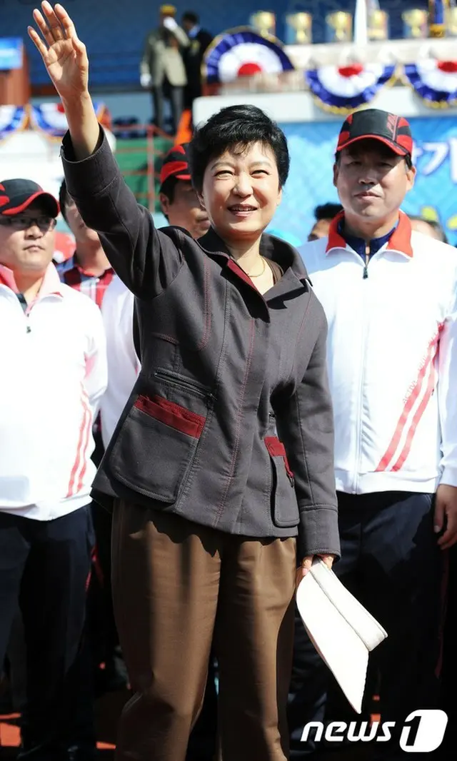 韓国の朴槿恵（パク・クネ）大統領の職務遂行支持率が昨年のセウォル号事件以後初めて50%を超え、ことしの最高値を記録した。